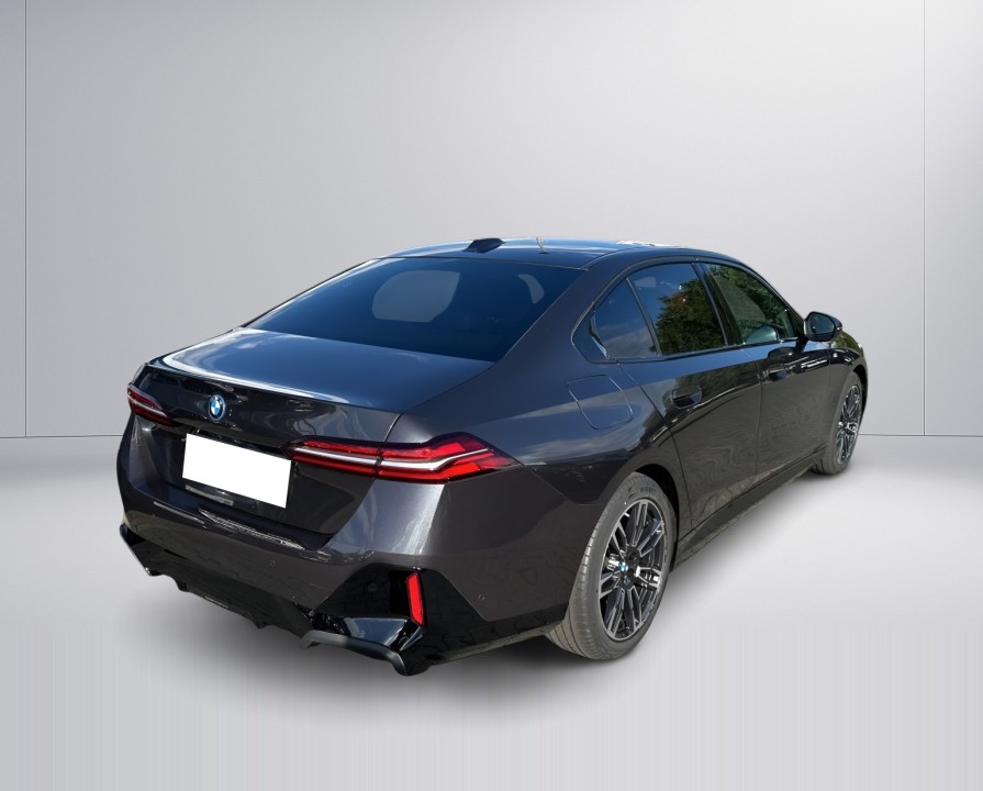 BMW Seria 5 530e xDrive M Sport (3)