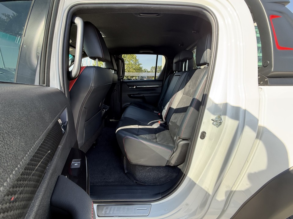 Toyota Hilux GR-Sport 2.8 D4-D - foto 12