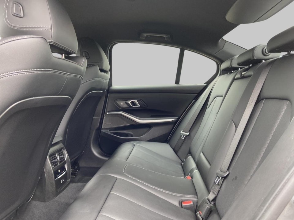 BMW Seria 3 320i xDrive M-Sport - foto 10