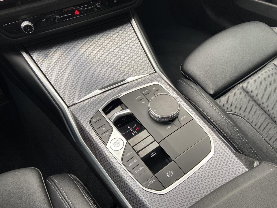 BMW Seria 3 320i xDrive M-Sport - foto 8