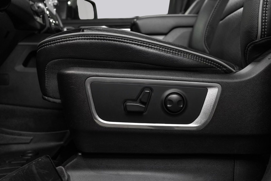 Dodge RAM 1500 Laramie - foto 22