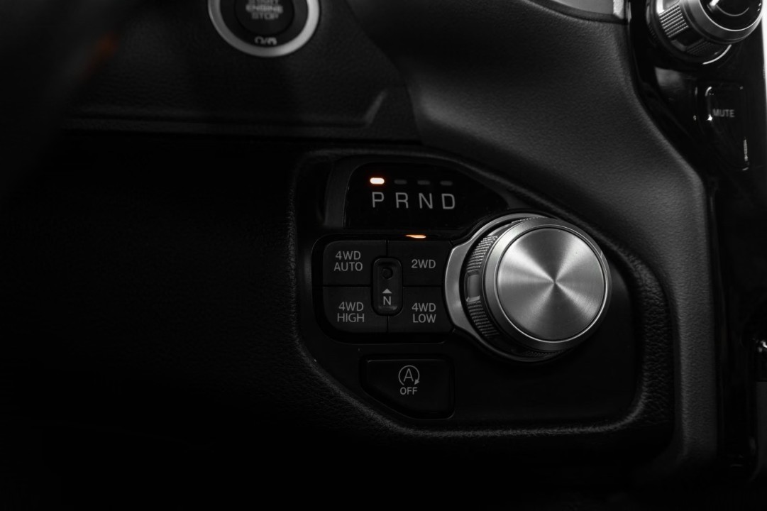Dodge RAM 1500 Laramie - foto 19