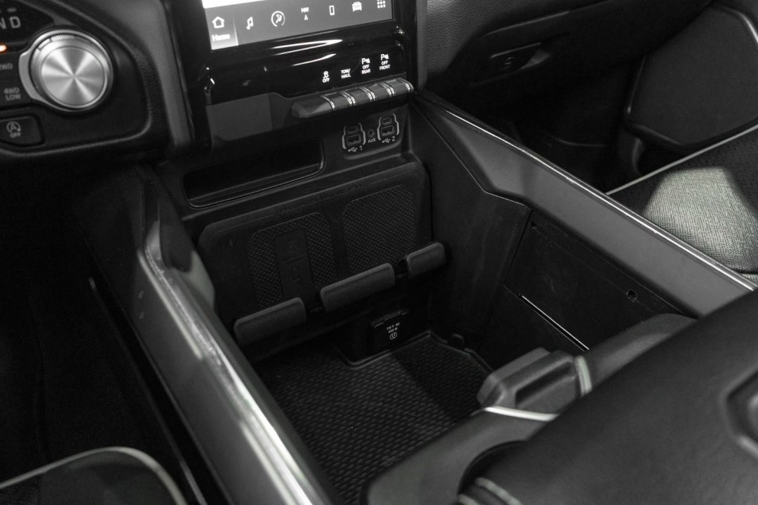 Dodge RAM 1500 Laramie - foto 13
