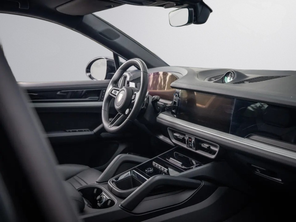 PORSCHE Cayenne Coupe 2025 — imagine 20