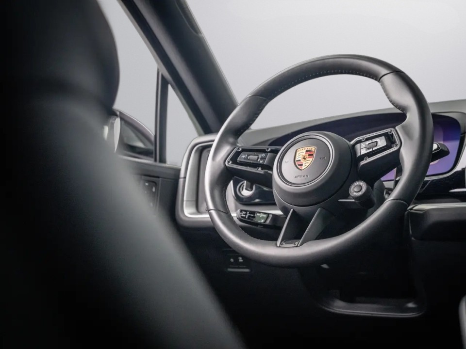 PORSCHE Cayenne Coupe 2025 — imagine 16