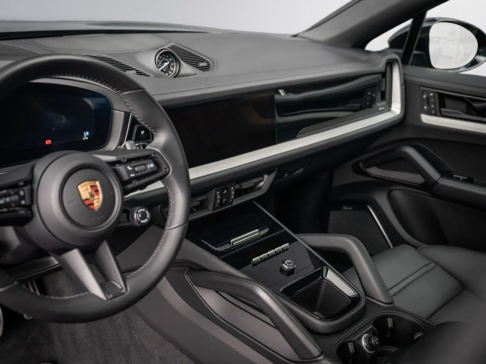 PORSCHE Cayenne Coupe 2025 — imagine 19
