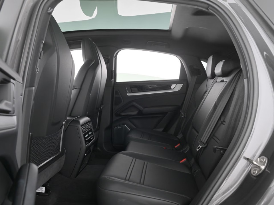 PORSCHE Cayenne Coupe 2025 — imagine 19