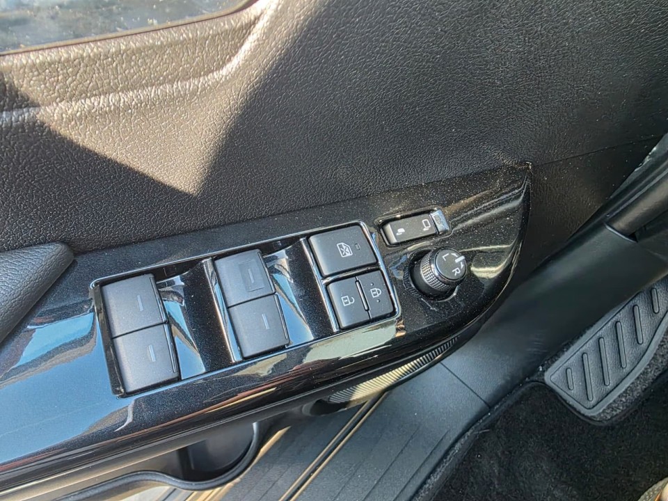 Toyota Hilux Invincible - foto 17