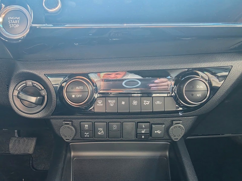Toyota Hilux Invincible - foto 13