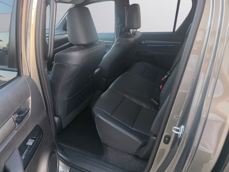 Toyota Hilux Invincible - foto 16