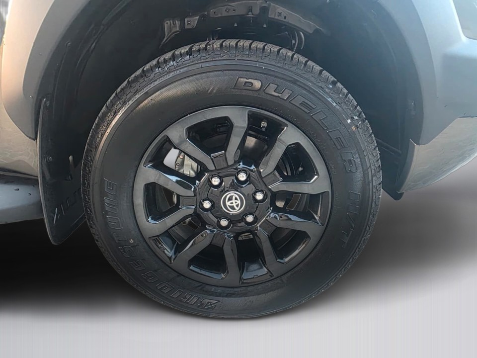 Toyota Hilux Invincible - foto 21