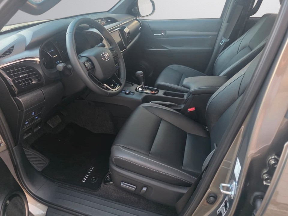 Toyota Hilux Invincible - foto 11