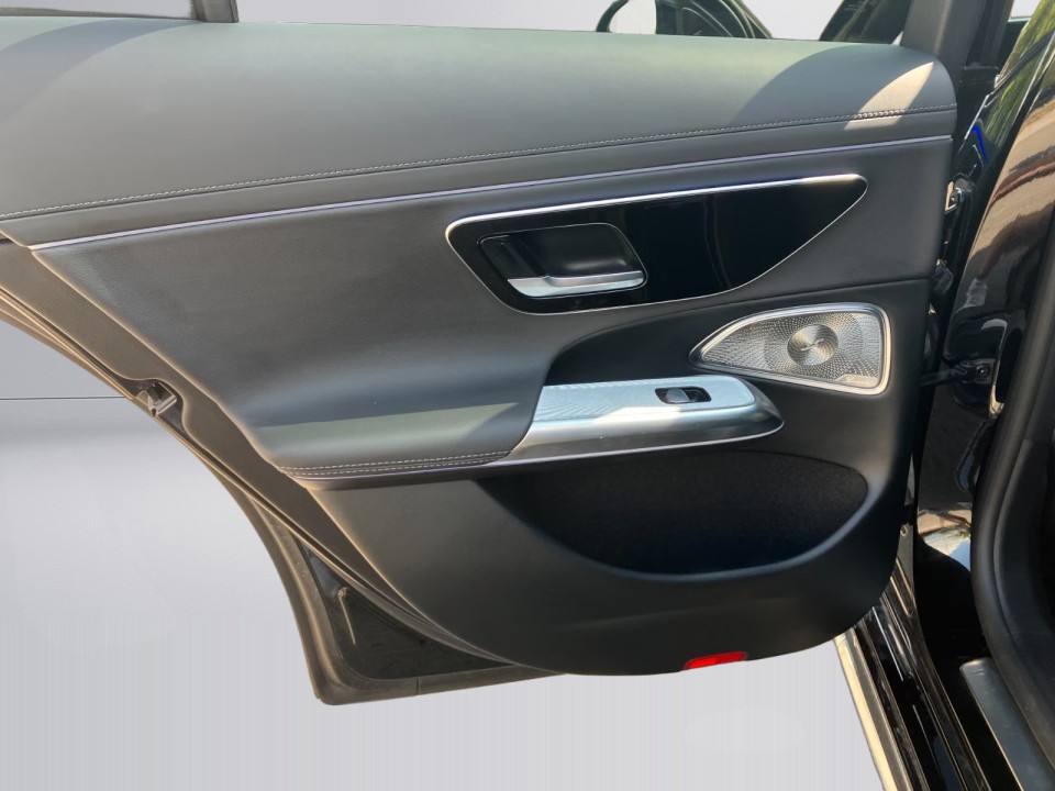 Mercedes-Benz E 300e Exclusive - foto 31