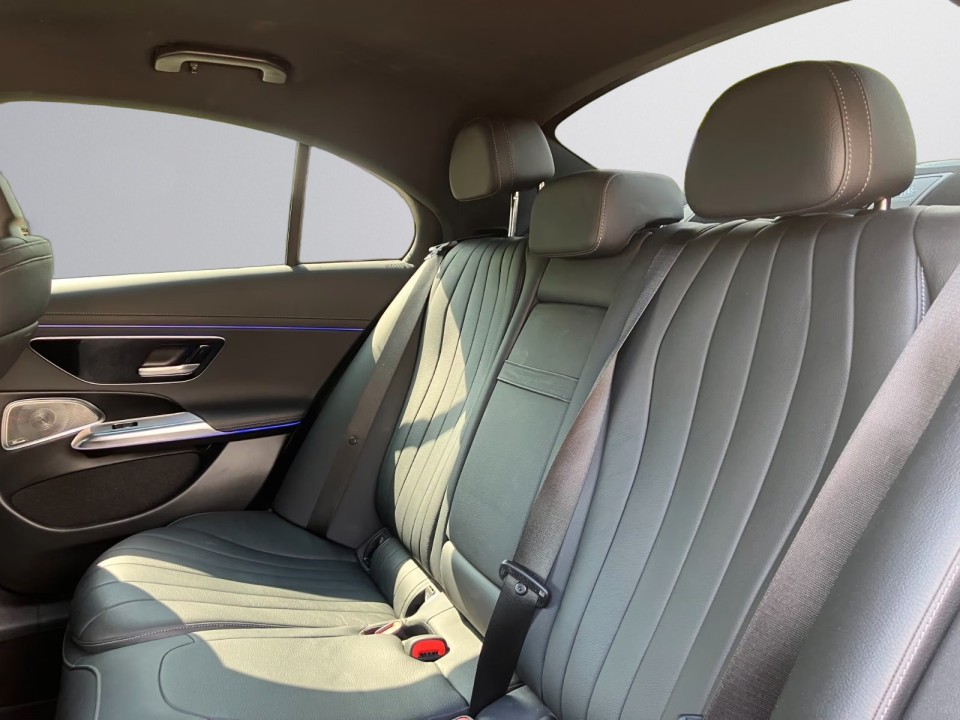 Mercedes-Benz E 300e Exclusive - foto 12