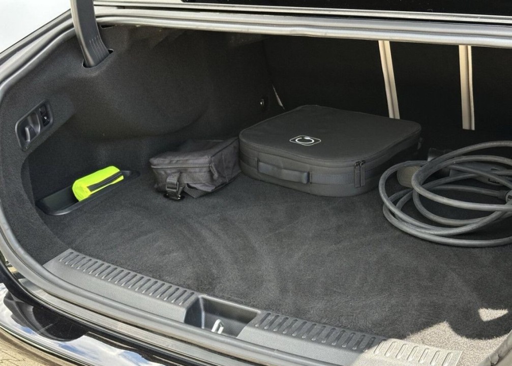 Mercedes-Benz E 300e Exclusive - foto 22