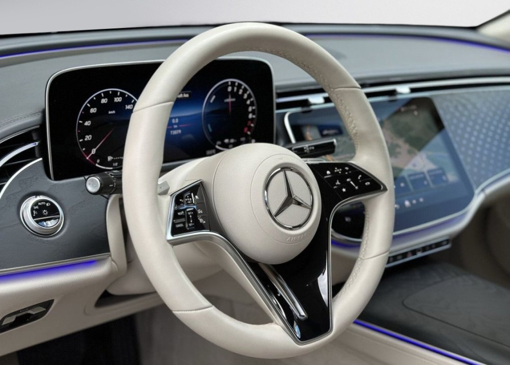 Mercedes-Benz E 300e Exclusive - foto 16