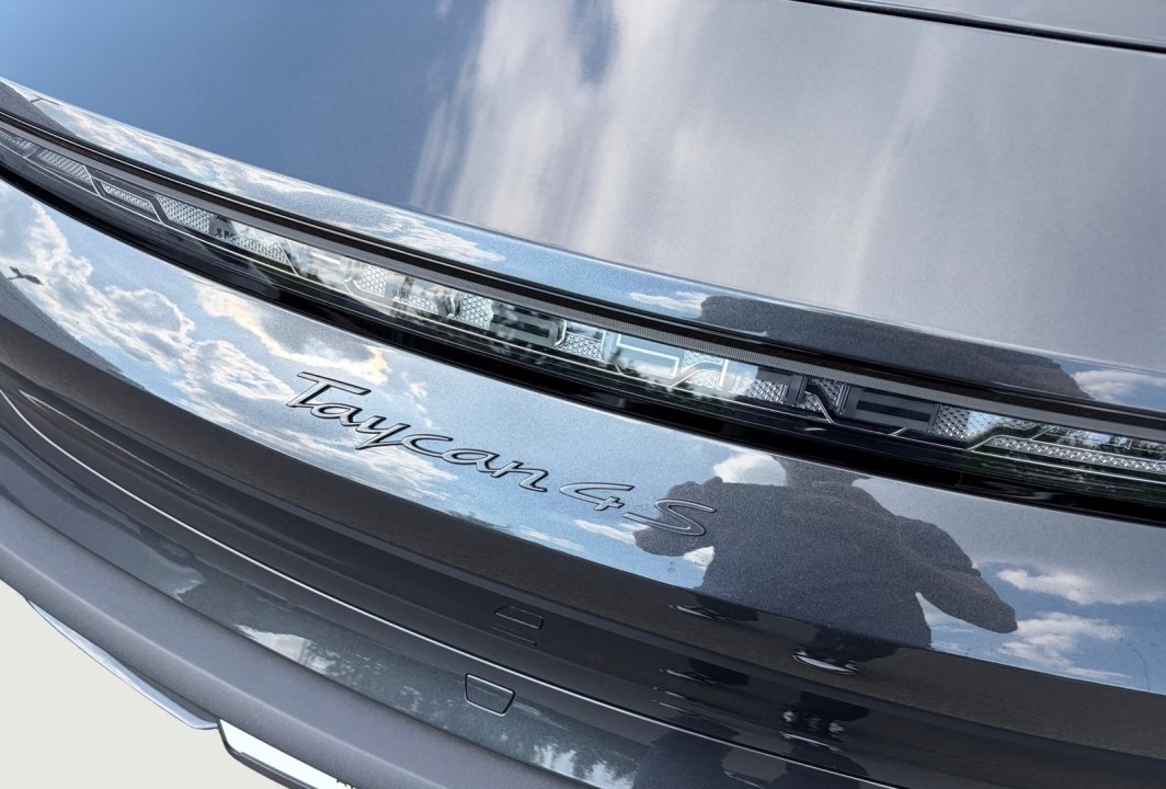Porsche Taycan 4S Black Edition - foto 26