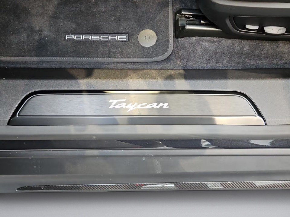 Porsche Taycan Black Edition - foto 22