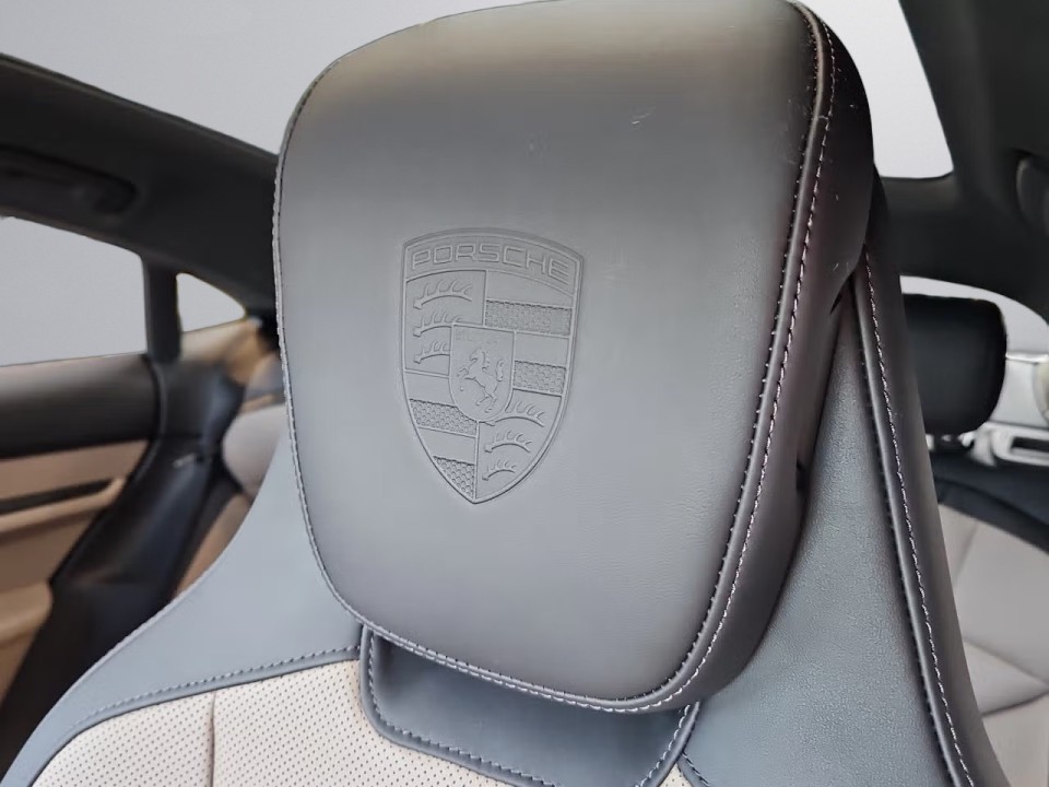 Porsche Taycan Black Edition - foto 17