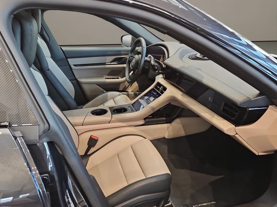 Porsche Taycan Black Edition - foto 11