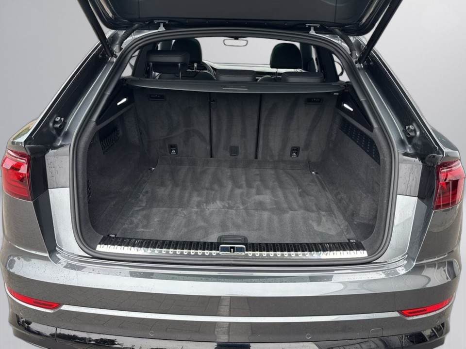 Audi Q8 SUV 55 TFSI quattro - foto 11