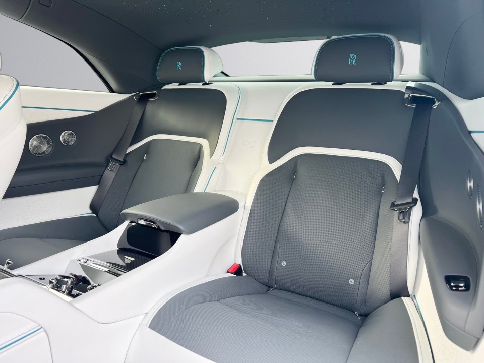 Rolls-Royce Spectre Black Badge - foto 11