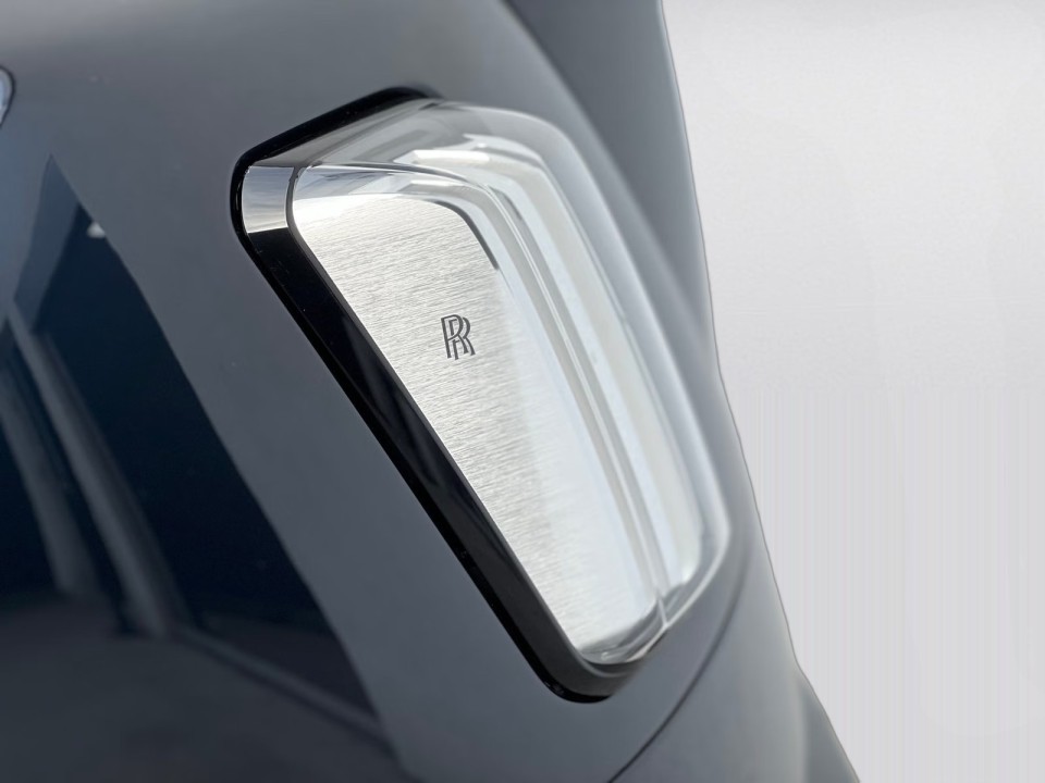 Rolls-Royce Spectre Black Badge - foto 14