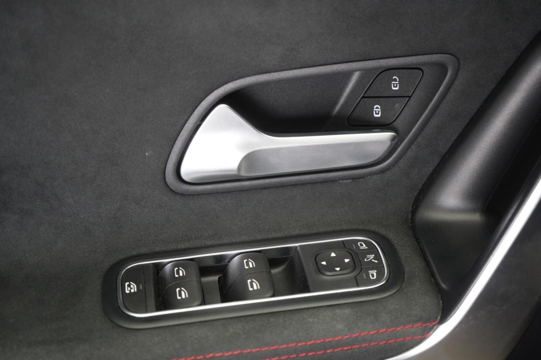 Mercedes-Benz CLA 35 AMG 4MATIC - foto 32