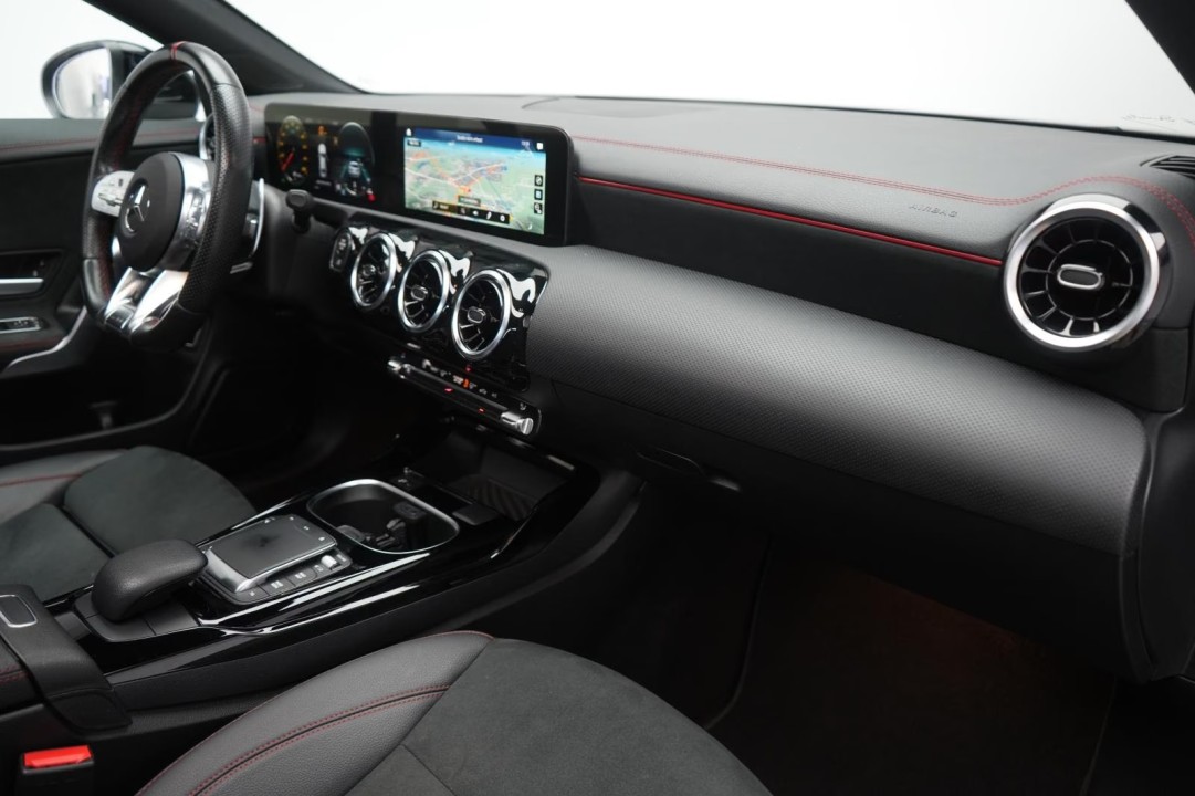 Mercedes-Benz CLA 35 AMG 4MATIC - foto 12
