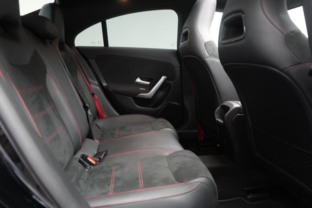 Mercedes-Benz CLA 35 AMG 4MATIC - foto 31