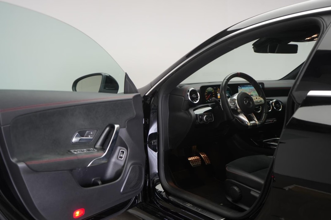 Mercedes-Benz CLA 35 AMG 4MATIC - foto 16