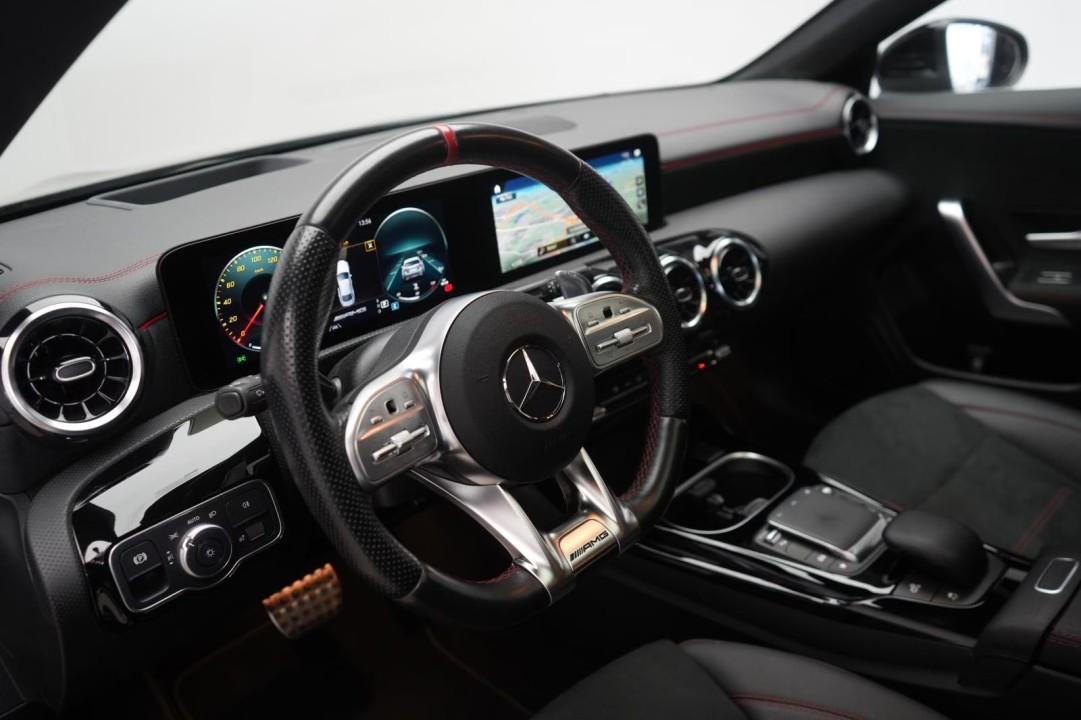 Mercedes-Benz CLA 35 AMG 4MATIC - foto 11