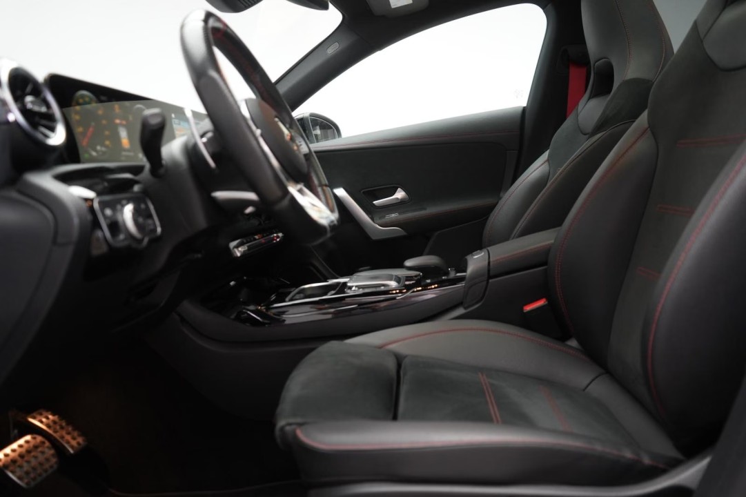 Mercedes-Benz CLA 35 AMG 4MATIC - foto 14