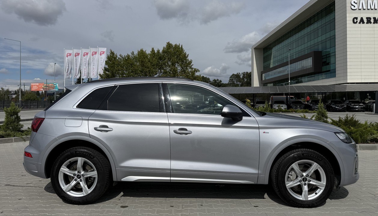 Audi Q5 SUV 40TDI quattro S tronic S-Line MHEV (2)