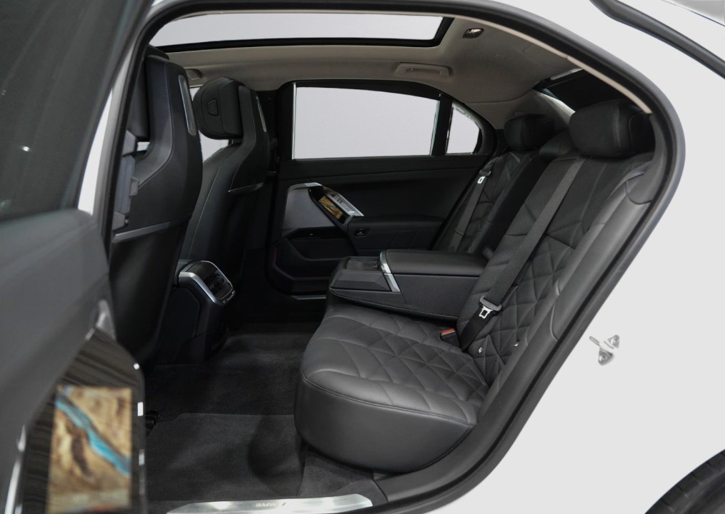 BMW i7 xDrive60 Pure Design - foto 12