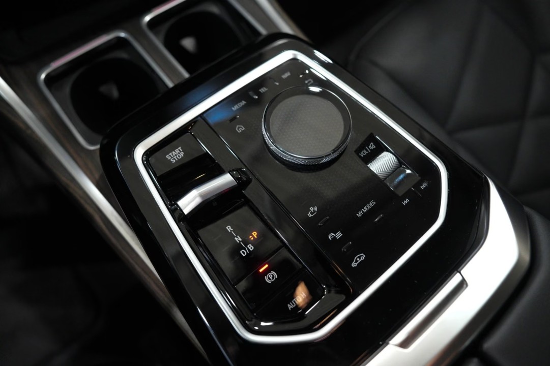 BMW i7 xDrive60 Pure Design - foto 11