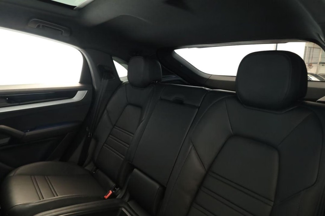 Porsche Cayenne Coupe - foto 10