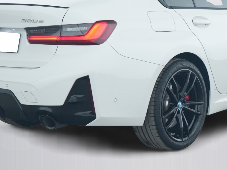 BMW Seria 3 320e M-Sport - foto 16
