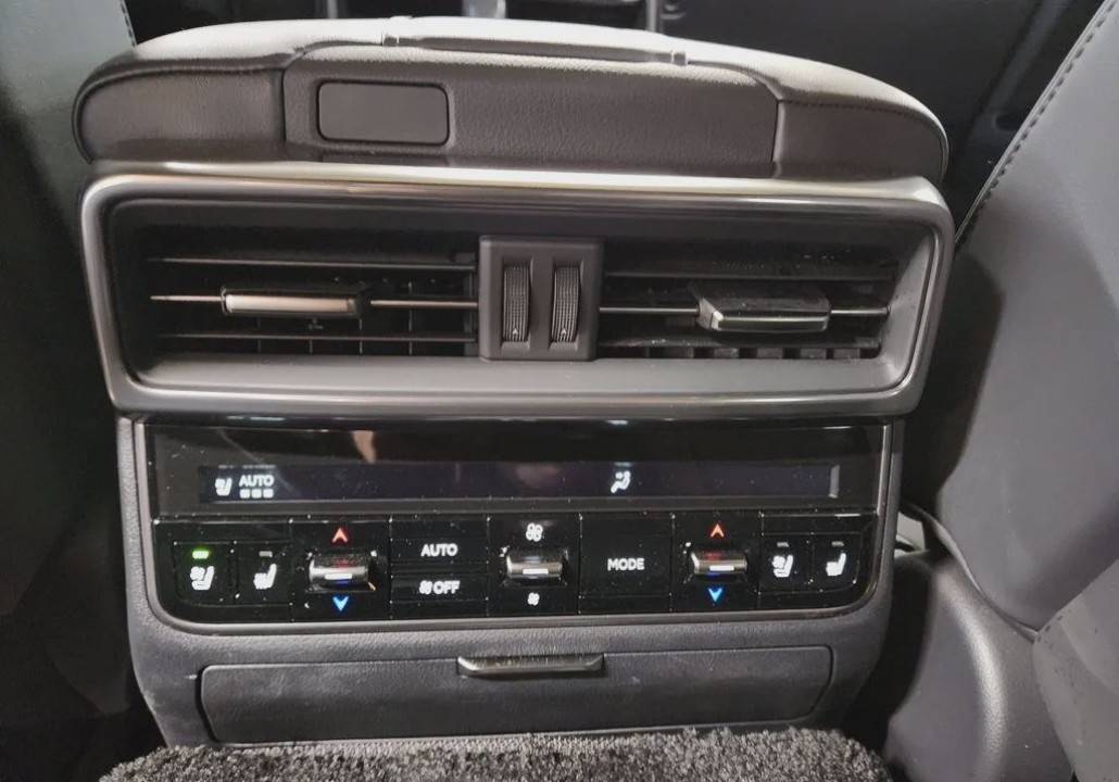 Lexus Seria LX 700h Overtrail - foto 12