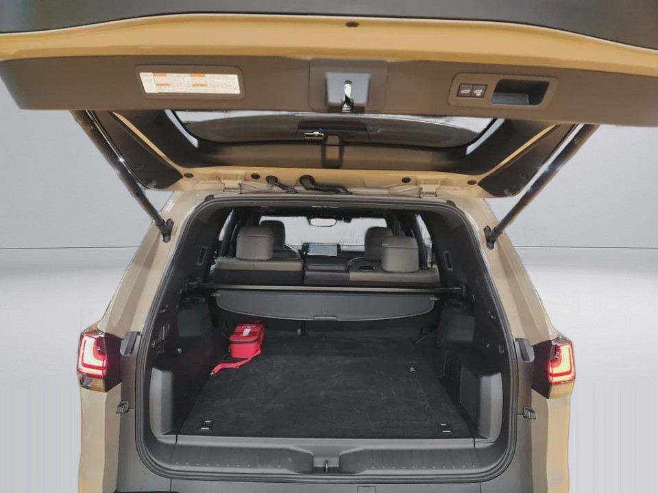 Lexus Seria LX 700h Overtrail (5)