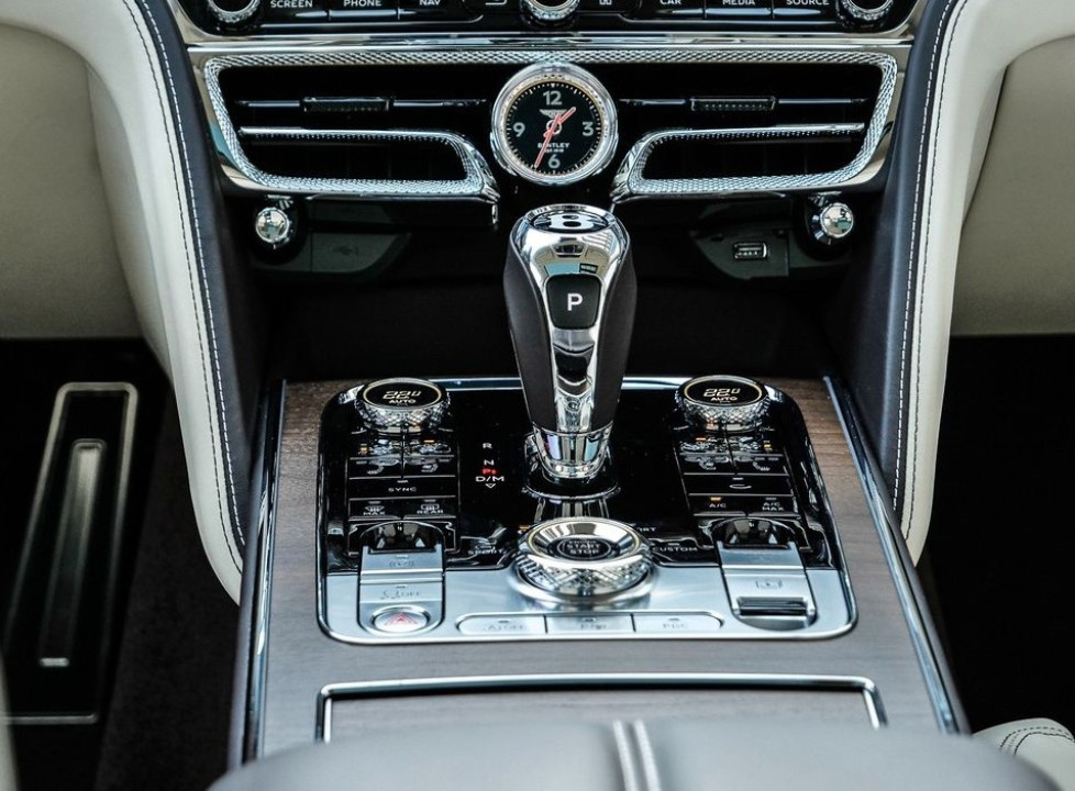 Bentley Flying Spur V8 Azure - foto 20