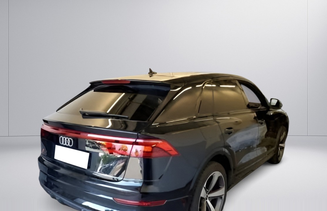 Audi Q8 45TDI quattro tiptronic (2)