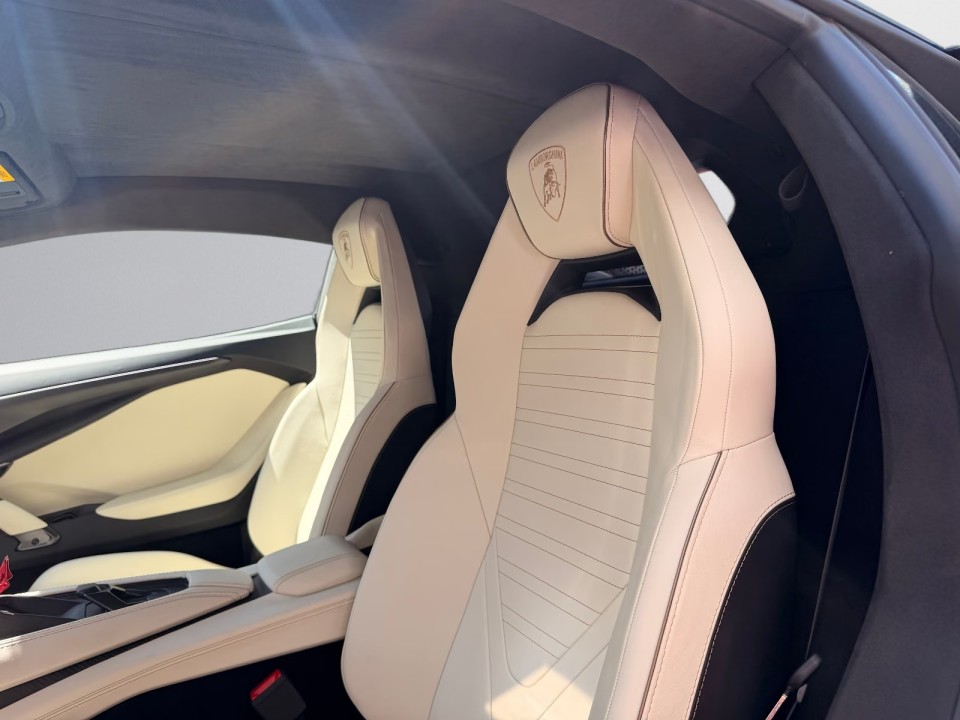Lamborghini Revuelto - foto 10