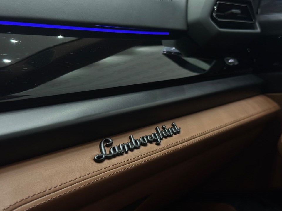 Lamborghini URUS SE - foto 22