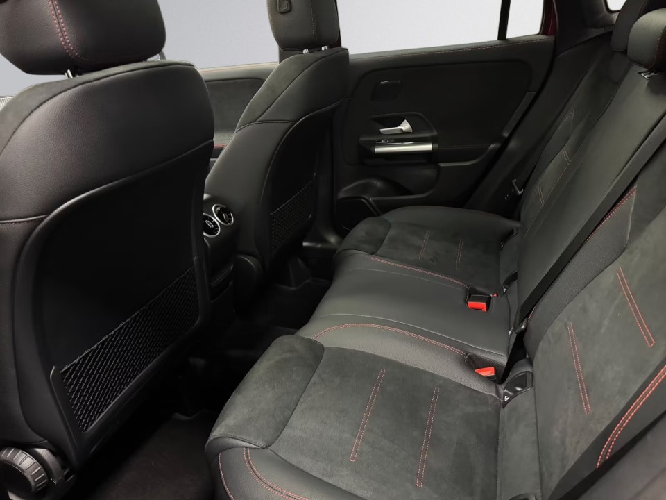 Mercedes-Benz GLA 250 4MATIC AMG Line - foto 20