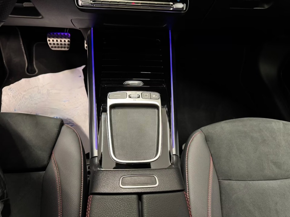 Mercedes-Benz GLA 250 4MATIC AMG Line - foto 13