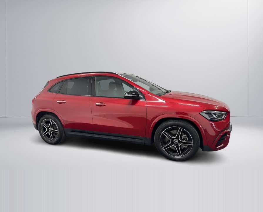 Mercedes-Benz GLA 250 4MATIC AMG Line (2)