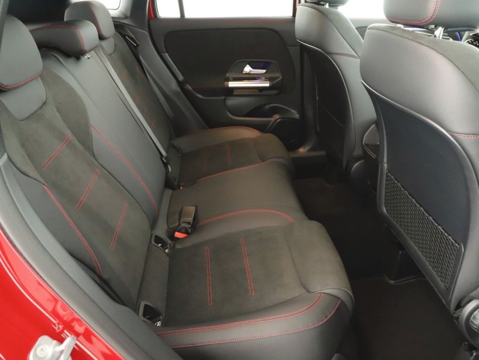 Mercedes-Benz GLA 220 4MATIC AMG Line - foto 9