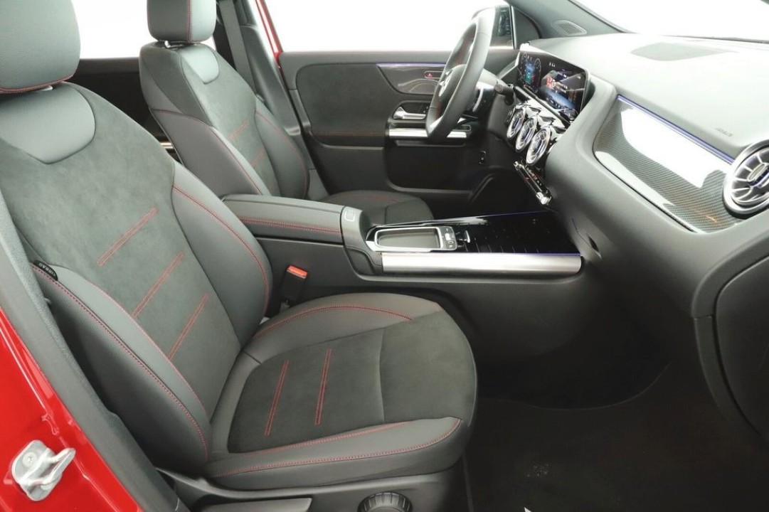 Mercedes-Benz GLA 220 4MATIC AMG Line - foto 10