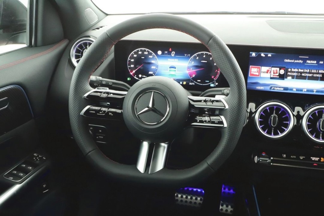 Mercedes-Benz GLA 220 4MATIC AMG Line - foto 12